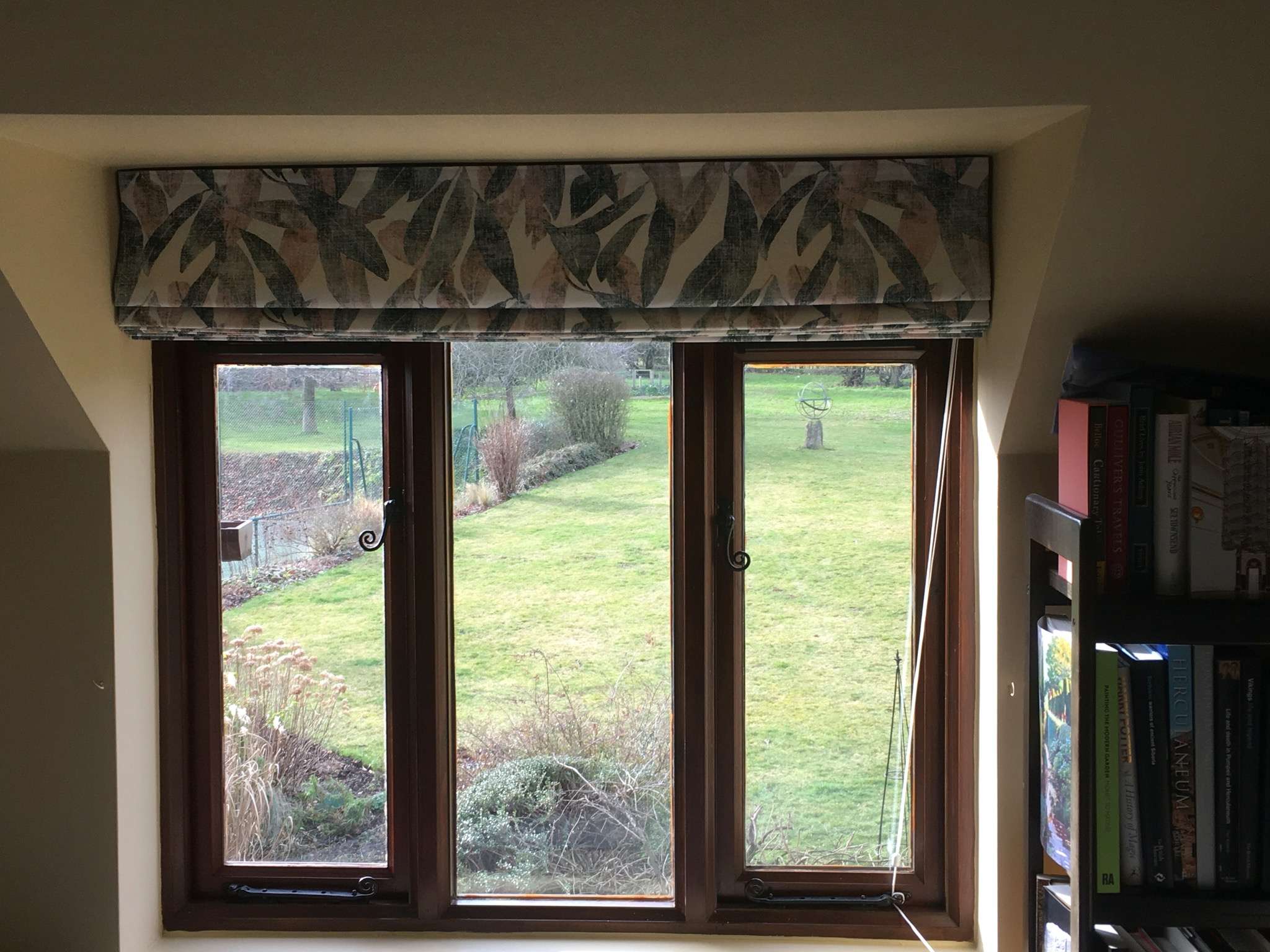 Dressing table valence